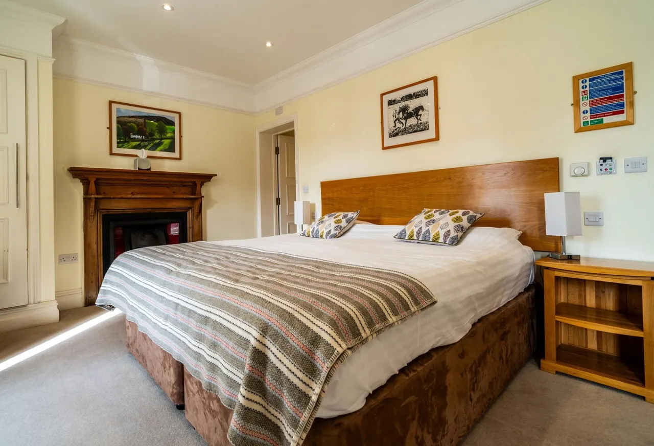 The Square, Tregaron, SY25, photo 29