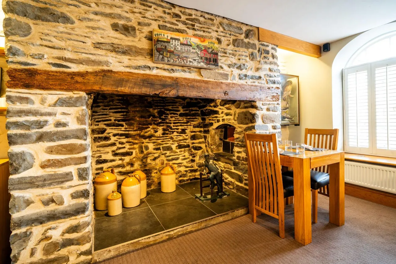 The Square, Tregaron, SY25, photo 18