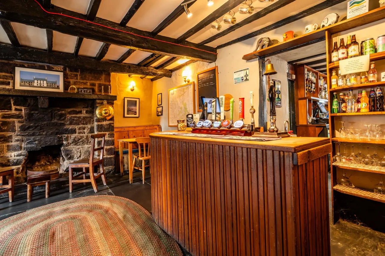 The Square, Tregaron, SY25, photo 5