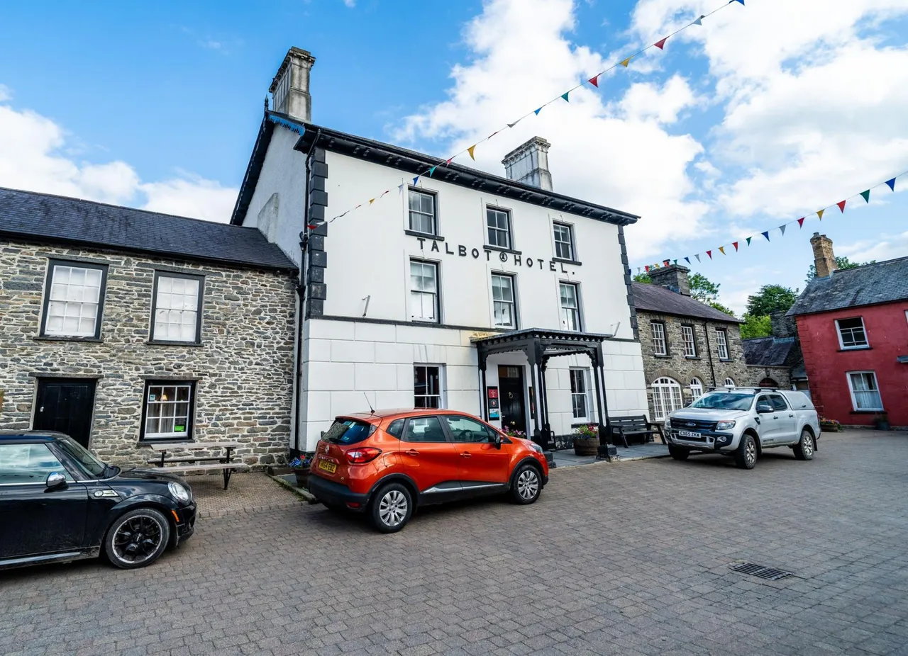 The Square, Tregaron, SY25, photo 35
