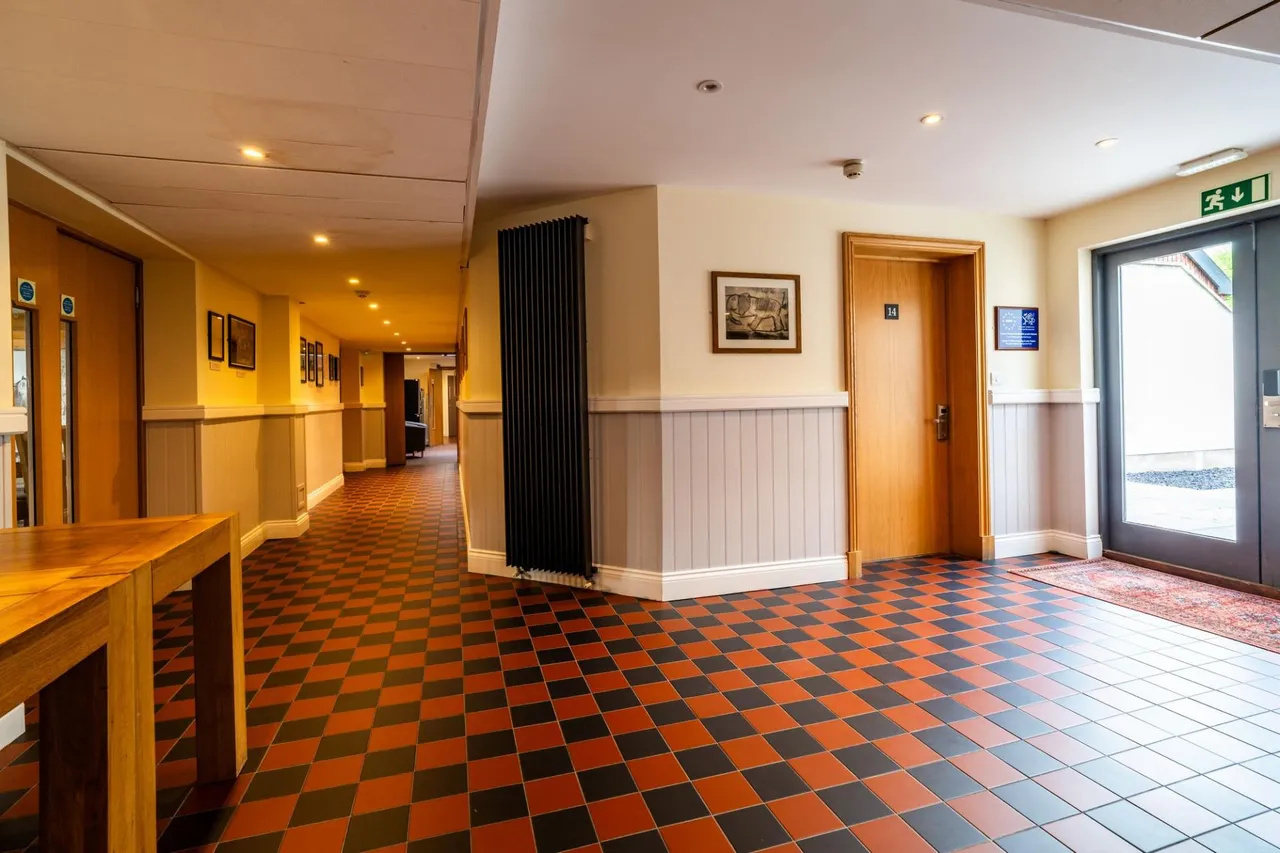 The Square, Tregaron, SY25, photo 23