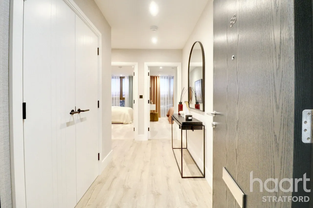 Manor Road, London, E15, photo 2
