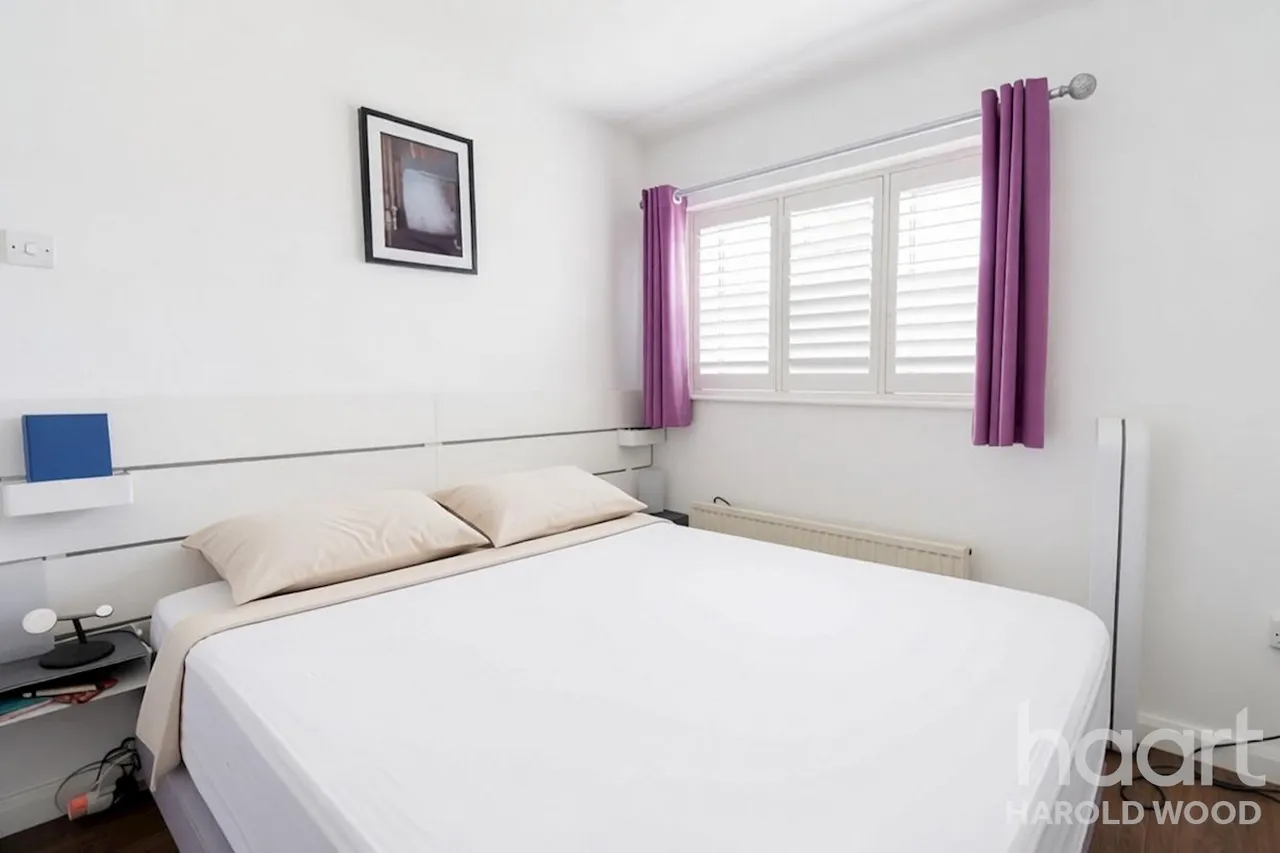 Chippenham Walk, Harold Hill, RM3, photo 7