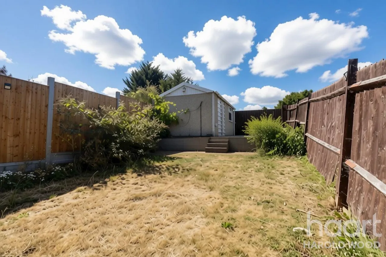 Chippenham Walk, Harold Hill, RM3, photo 13
