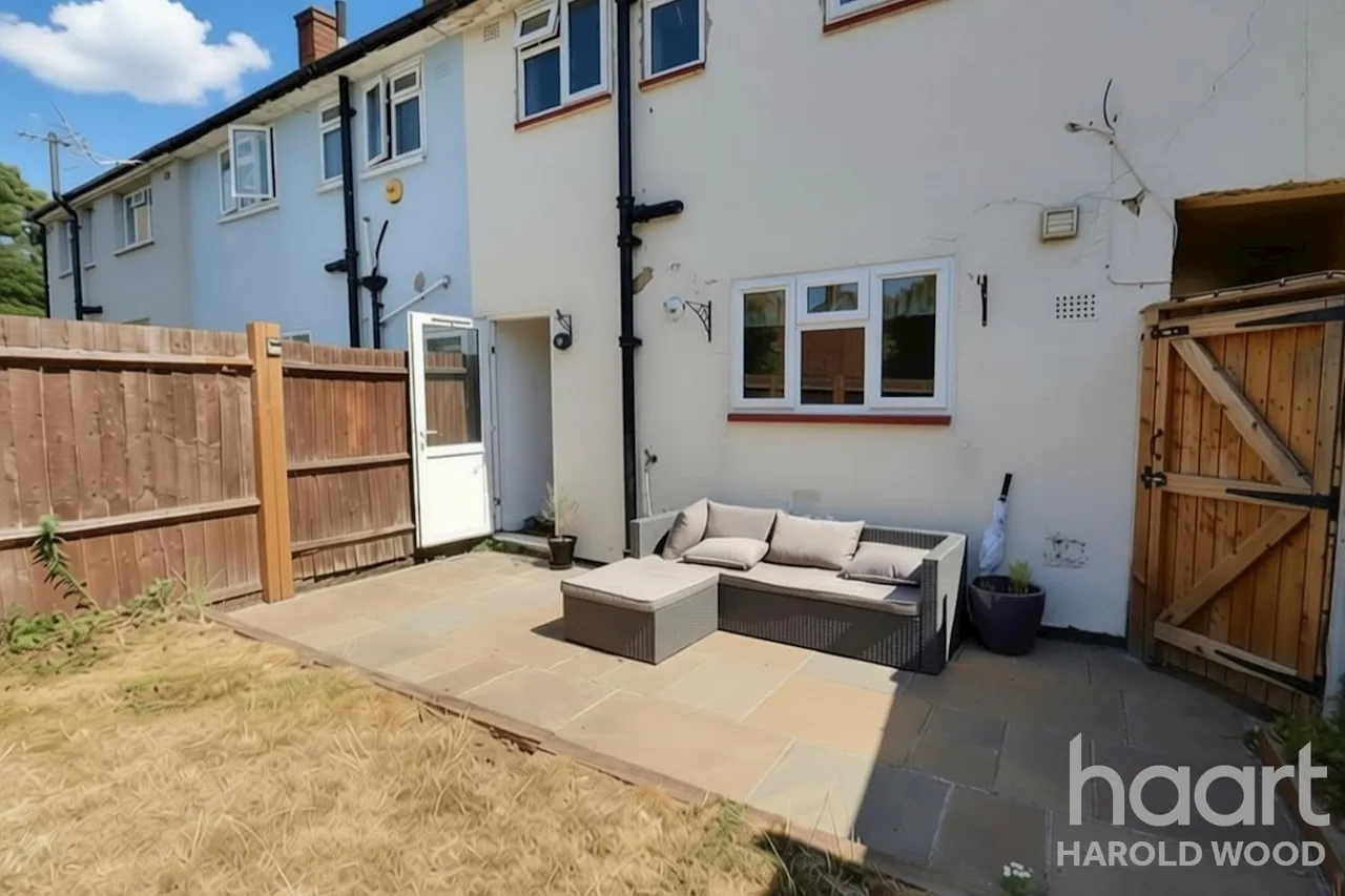 Chippenham Walk, Harold Hill, RM3, photo 14