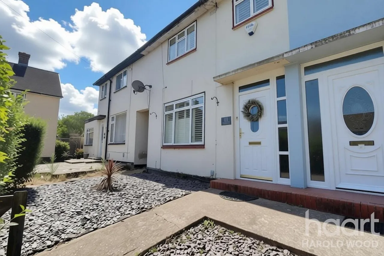 3 bed house for sale, Chippenham Walk, Harold Hill, RM3