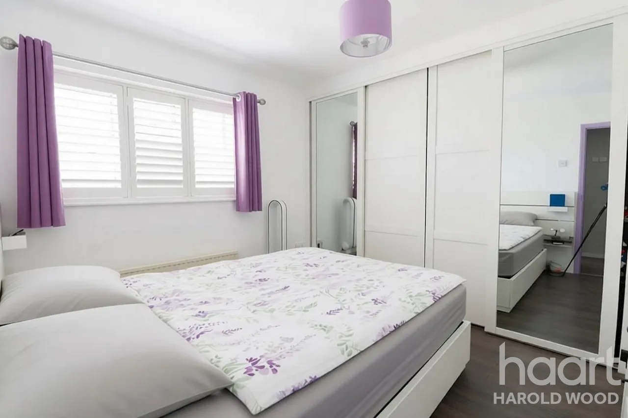Chippenham Walk, Harold Hill, RM3, photo 6