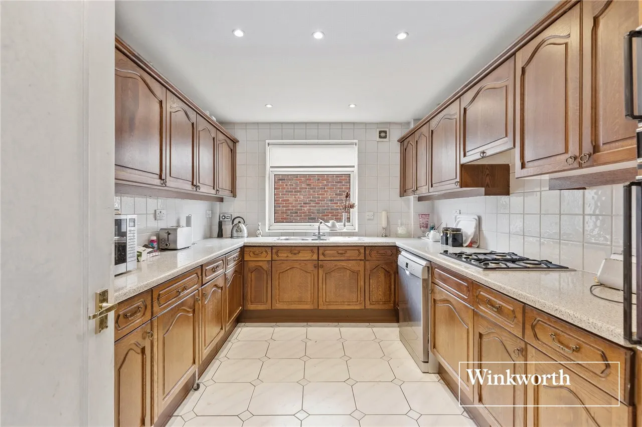 Hendon Lane, Finchley, London, N3, photo 12