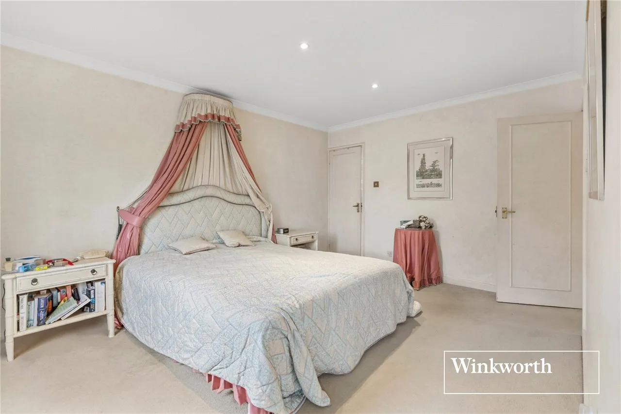 Hendon Lane, Finchley, London, N3, photo 11