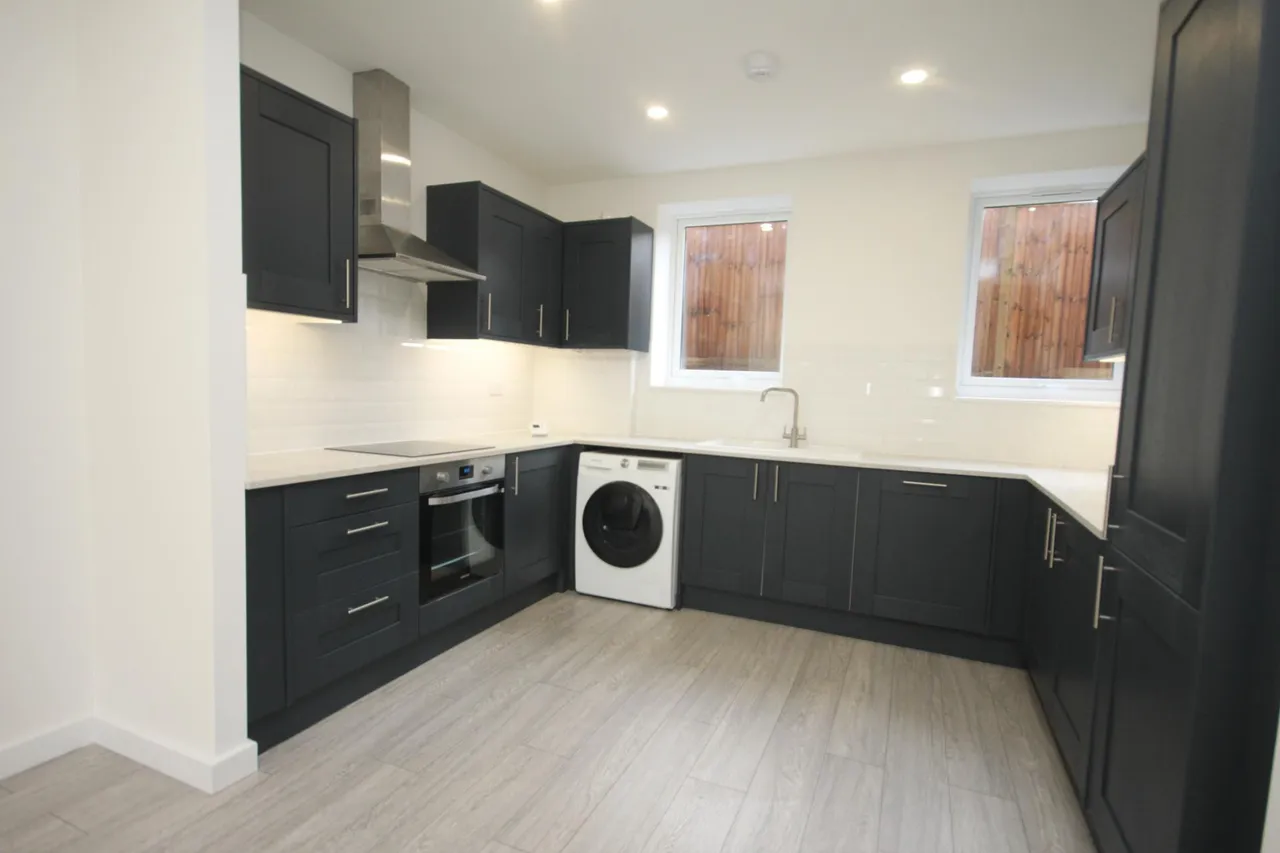 Old Bedford Road, Luton, LU2, photo 6