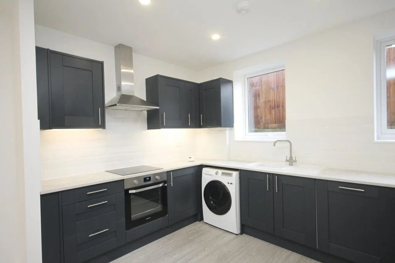 Old Bedford Road, Luton, LU2, photo 3