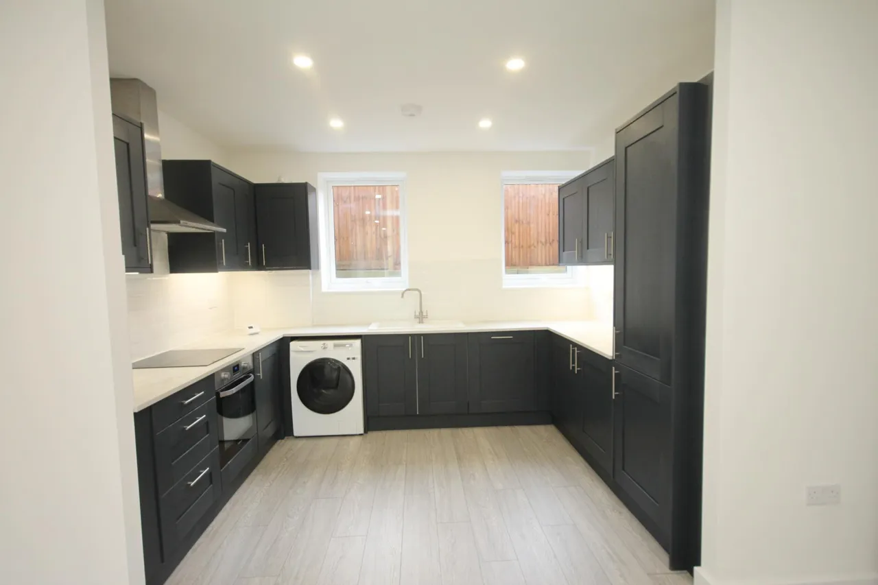 Old Bedford Road, Luton, LU2, photo 7