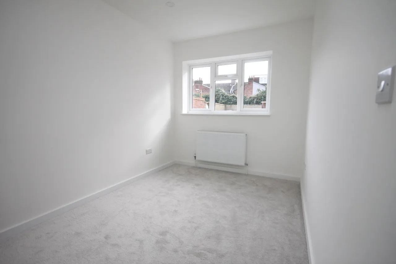 Old Bedford Road, Luton, LU2, photo 9