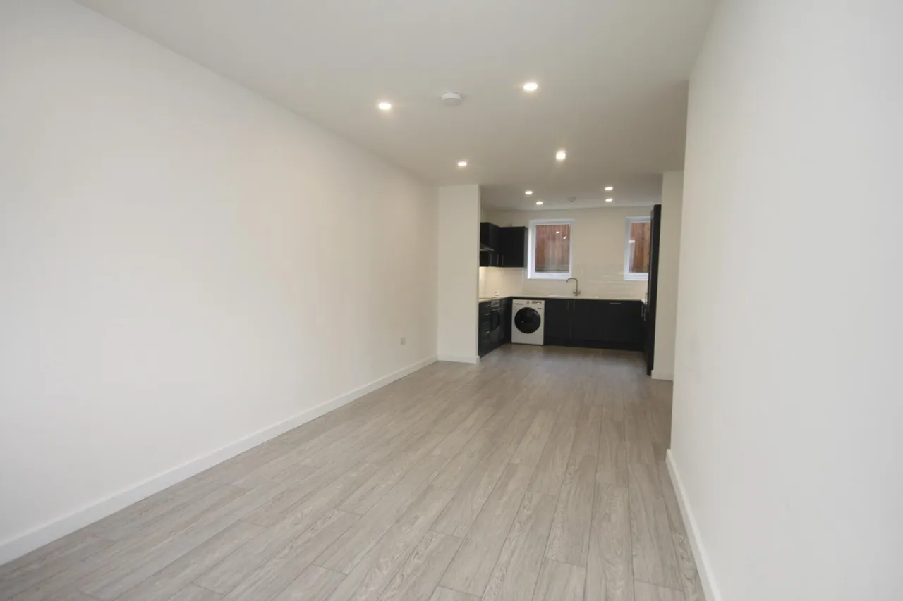 Old Bedford Road, Luton, LU2, photo 4