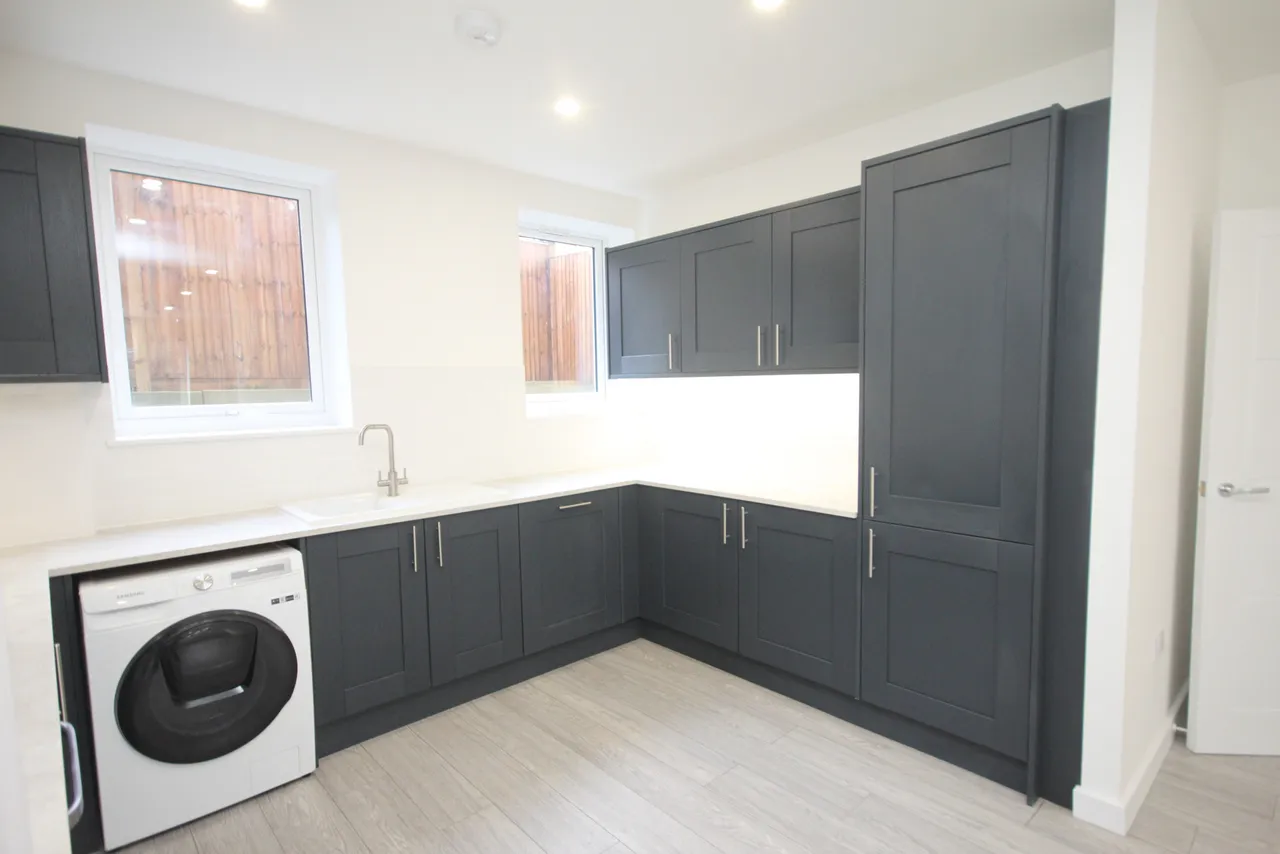 2 bed flat to rent, Old Bedford Road, Luton, LU2