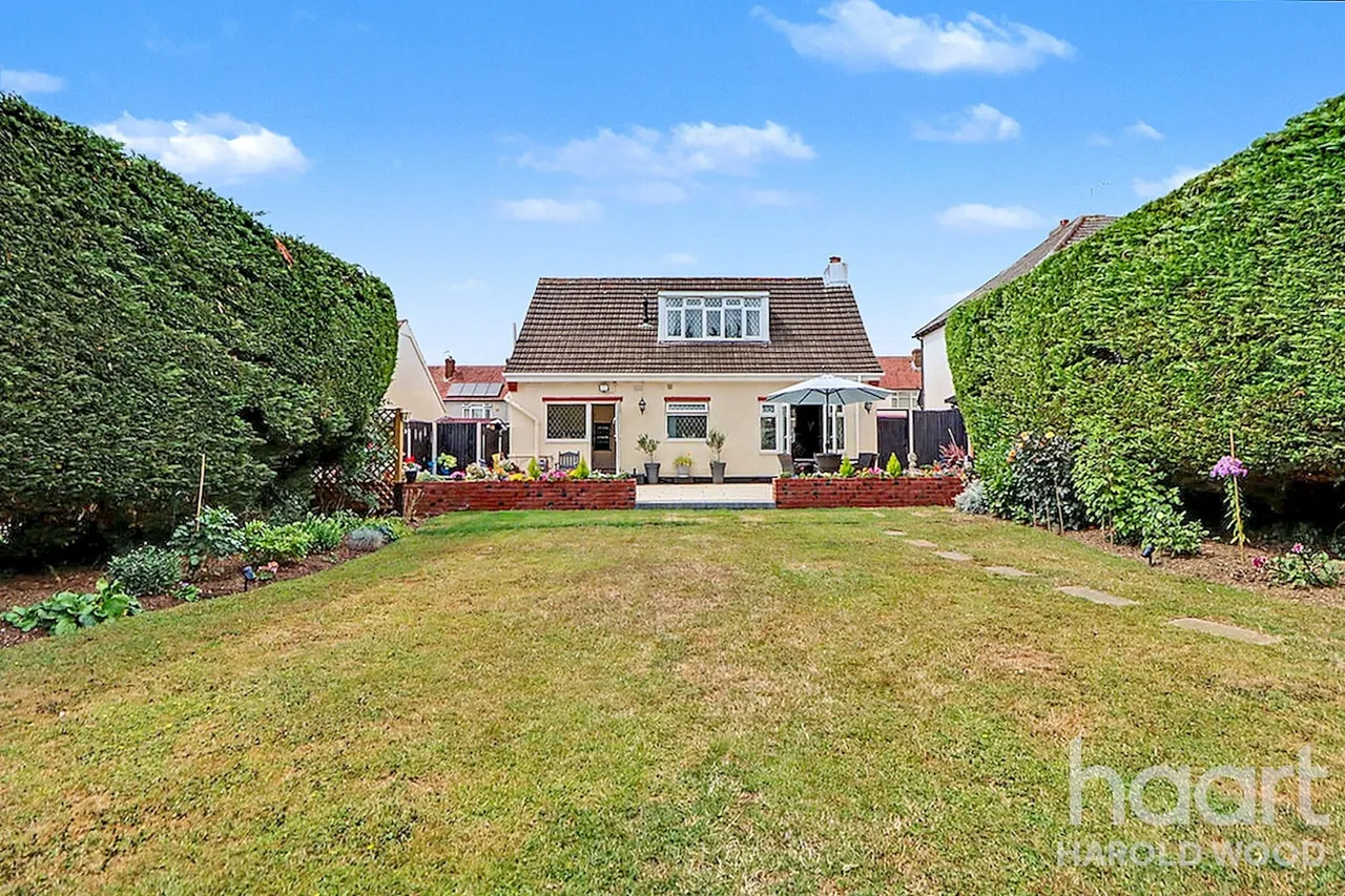Tennyson Road, Heaton Grange, RM3, photo 24