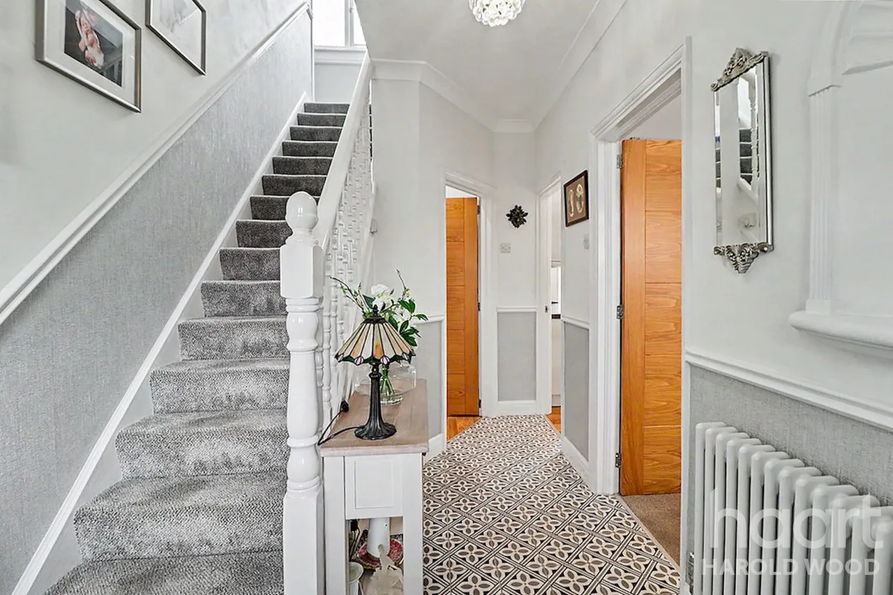 Tennyson Road, Heaton Grange, RM3, photo 3