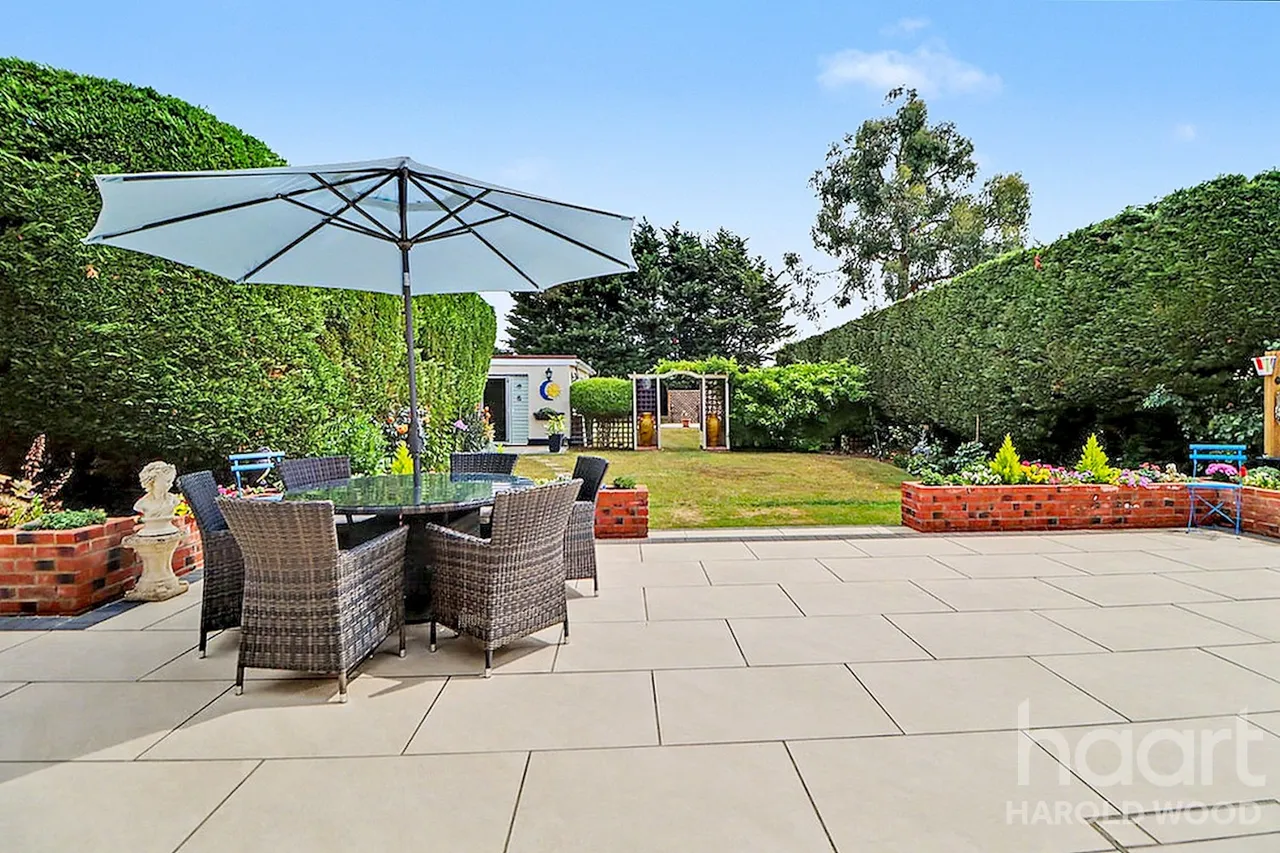 Tennyson Road, Heaton Grange, RM3, photo 15