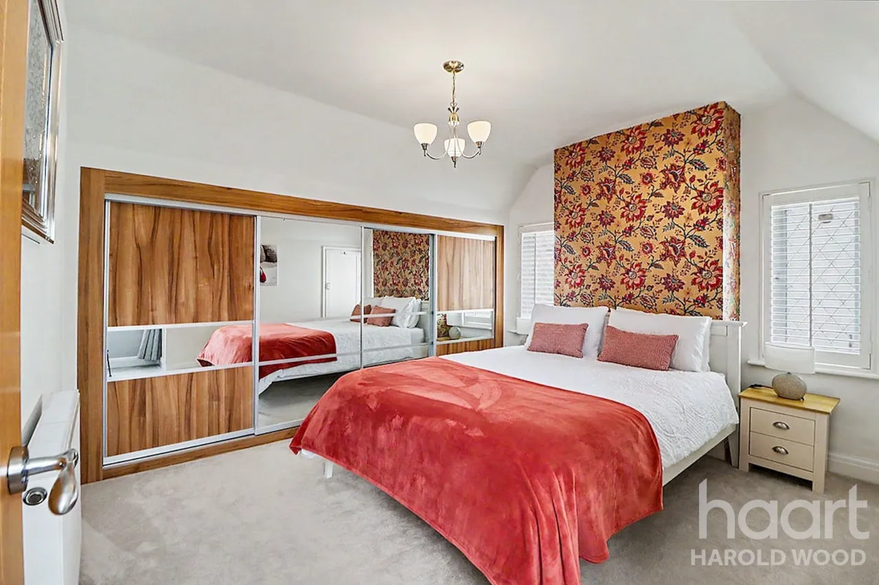 Tennyson Road, Heaton Grange, RM3, photo 12