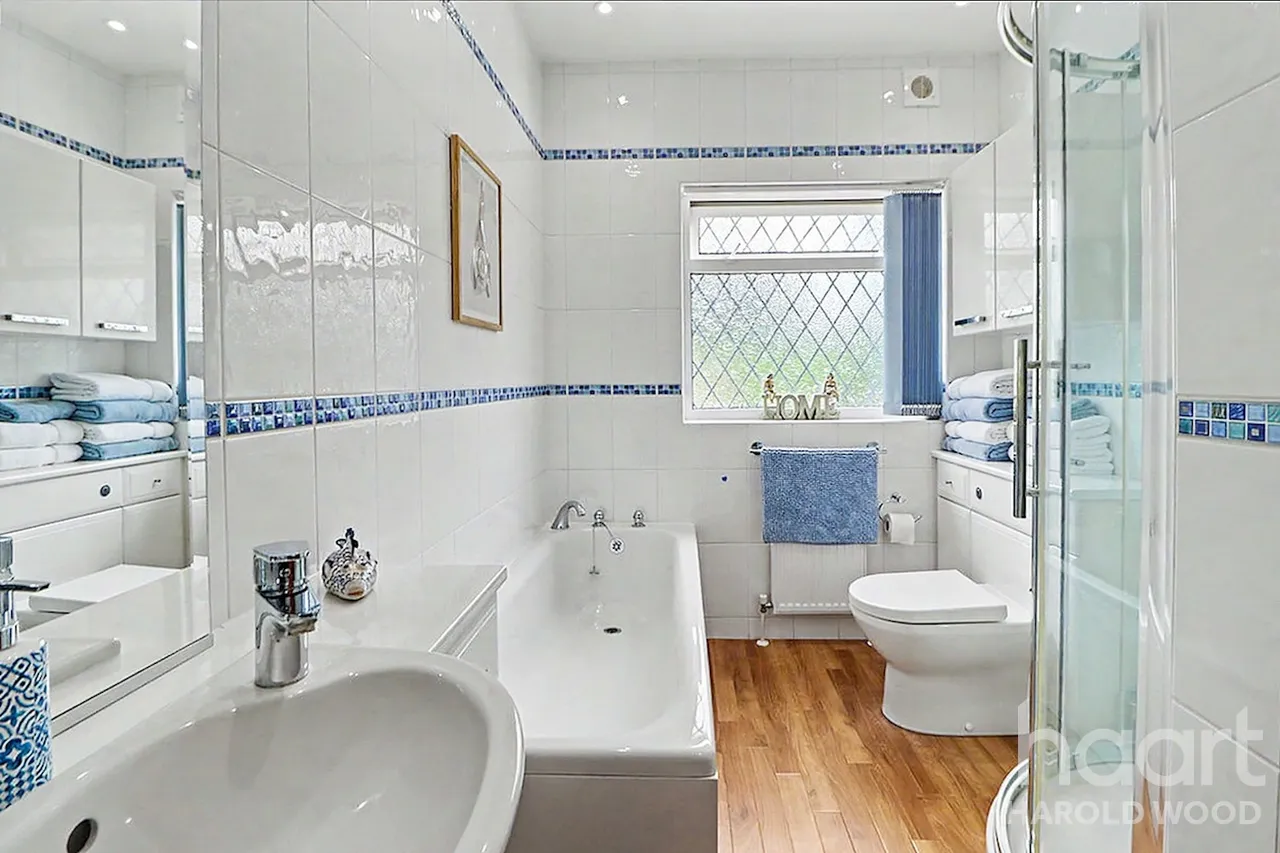 Tennyson Road, Heaton Grange, RM3, photo 9