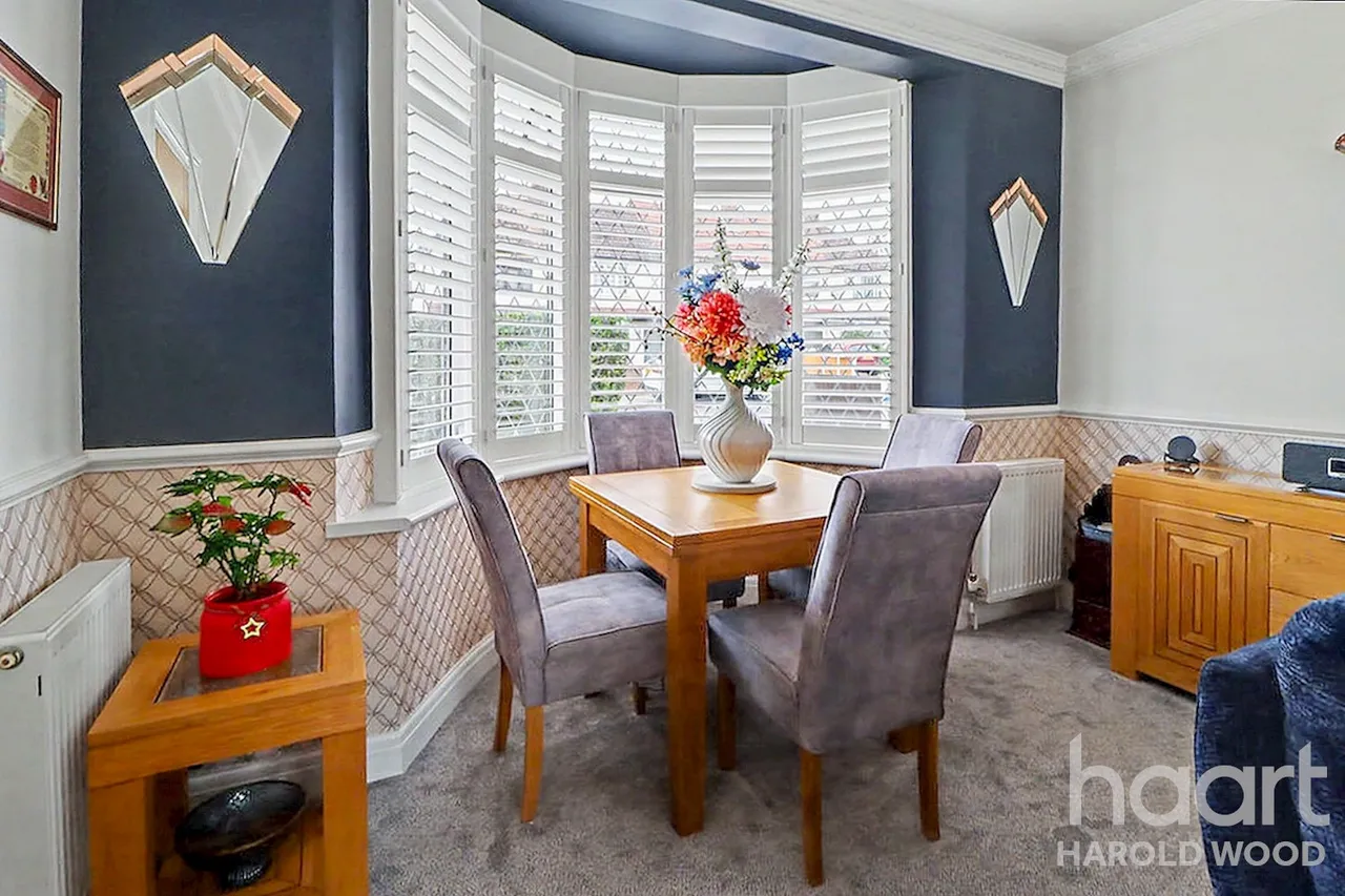 Tennyson Road, Heaton Grange, RM3, photo 6