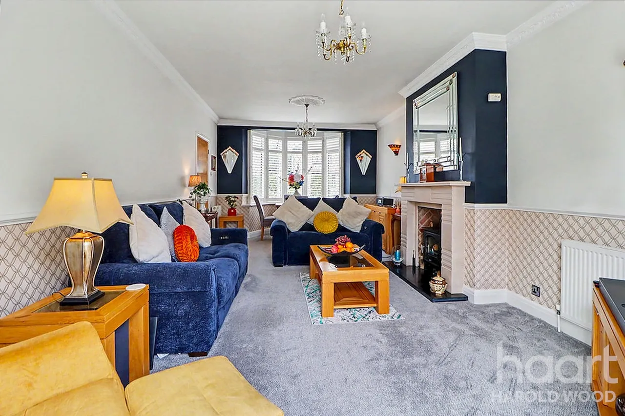Tennyson Road, Heaton Grange, RM3, photo 5