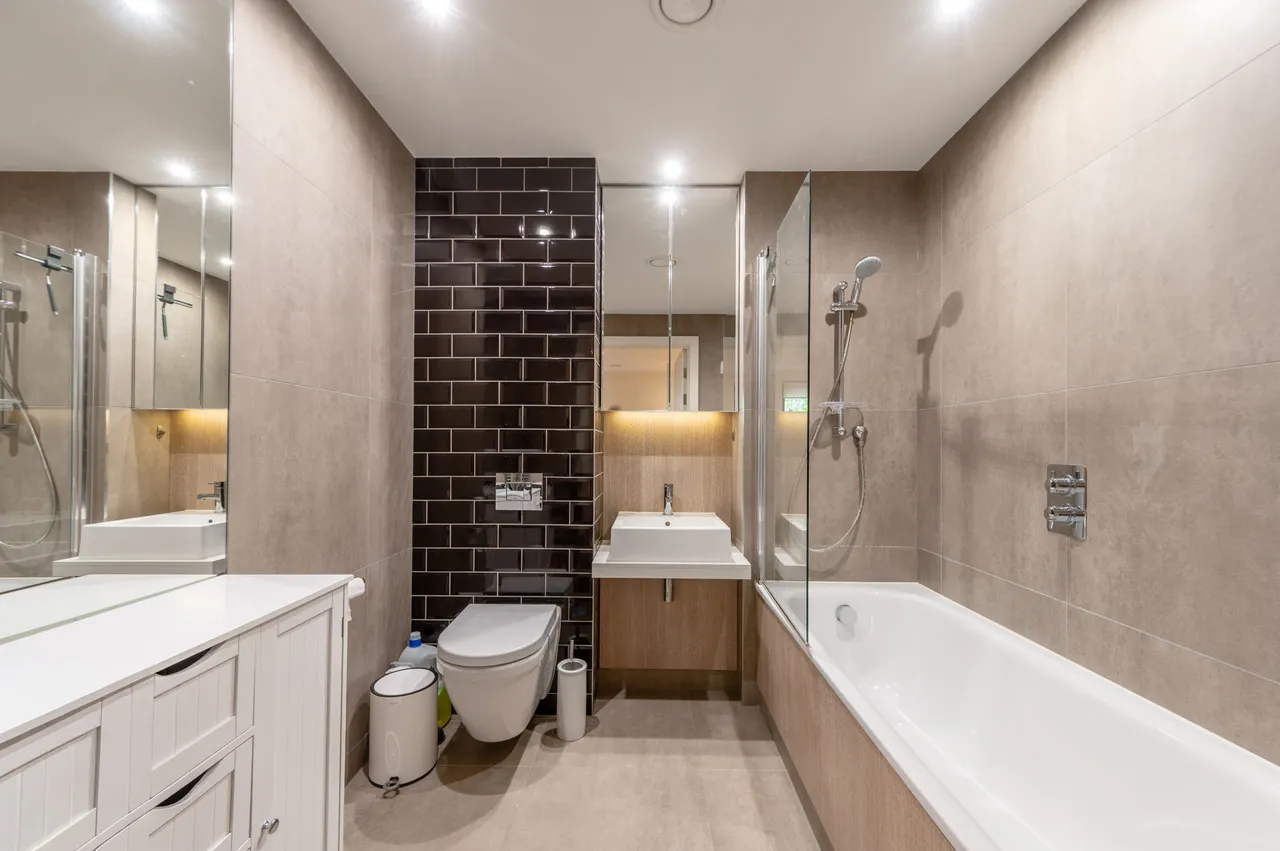 Flat 2, Redwood House, Wembley, photo 12