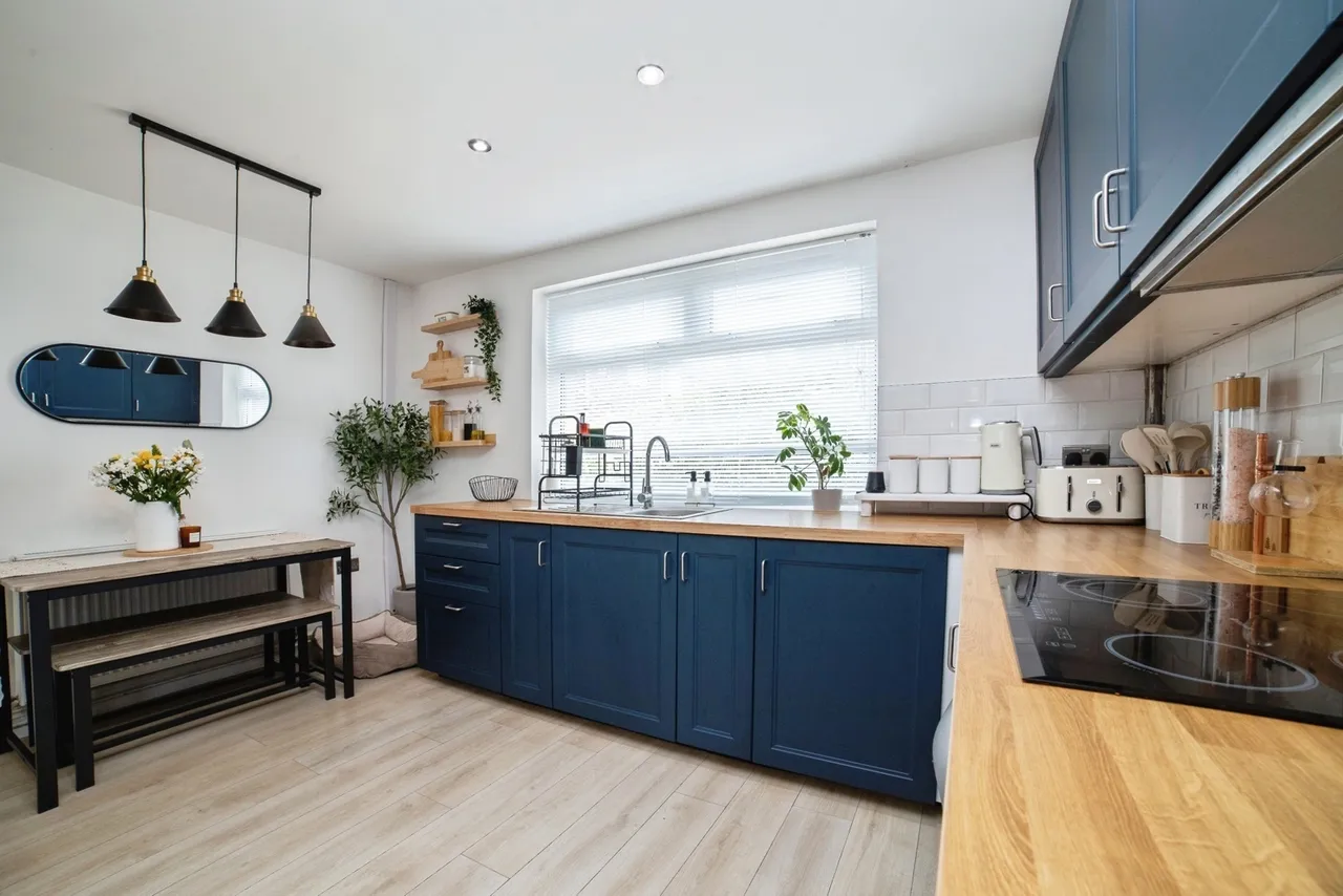 Clumber Avenue, Rainworth, Mansfield, Nottinghamshire, NG21, photo 3