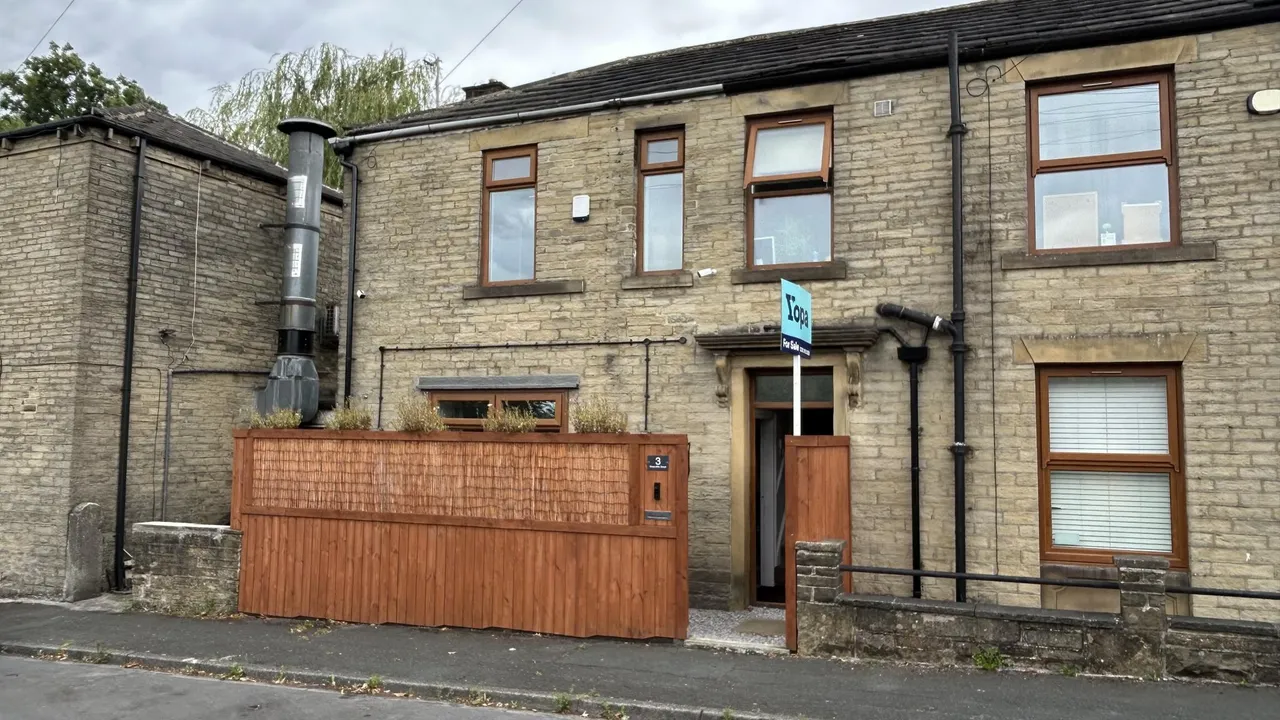2 bed house for sale, Brearcliffe Street, Bradford, BD6