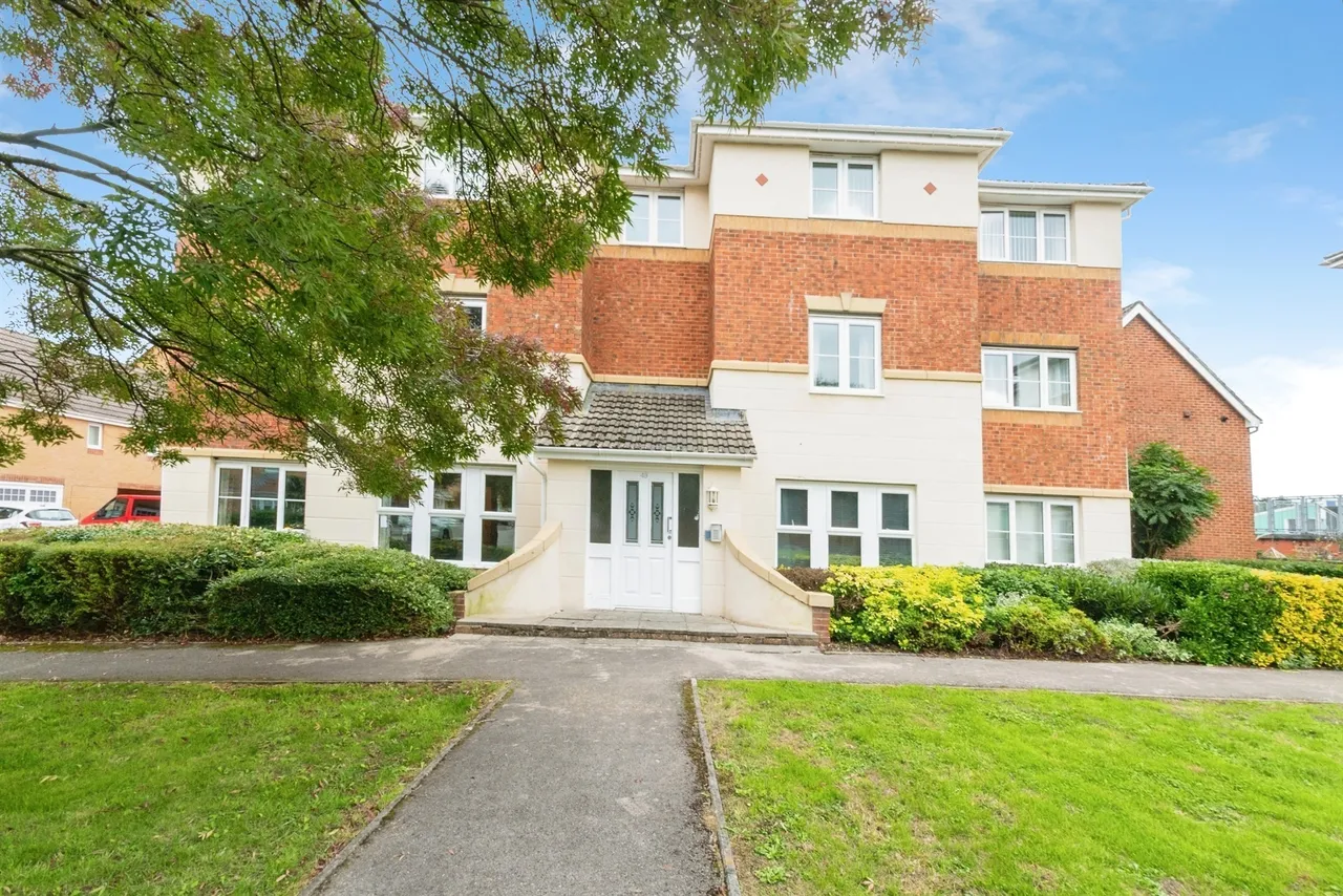 Small Meadow Court Caerphilly, CF83, photo 2