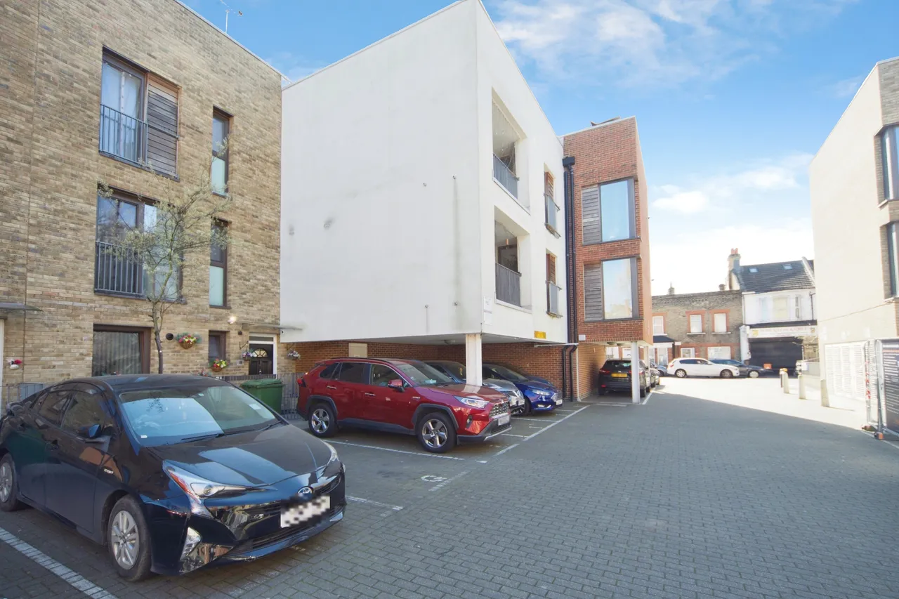 Katherine Road, London, E6, photo 17