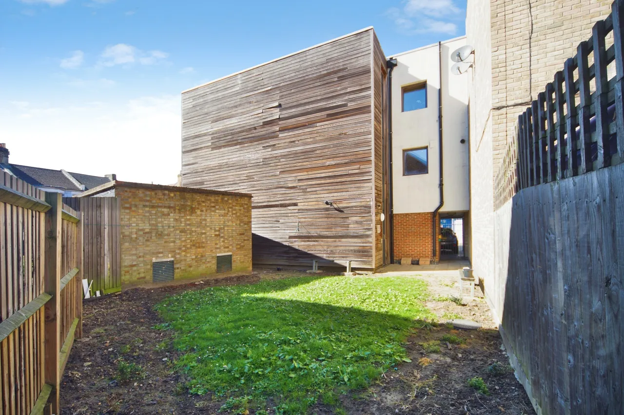 Katherine Road, London, E6, photo 16