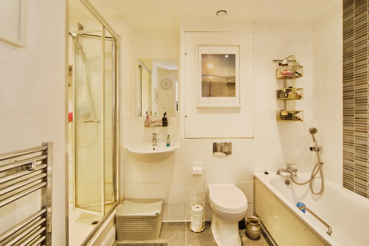 Katherine Road, London, E6, photo 15