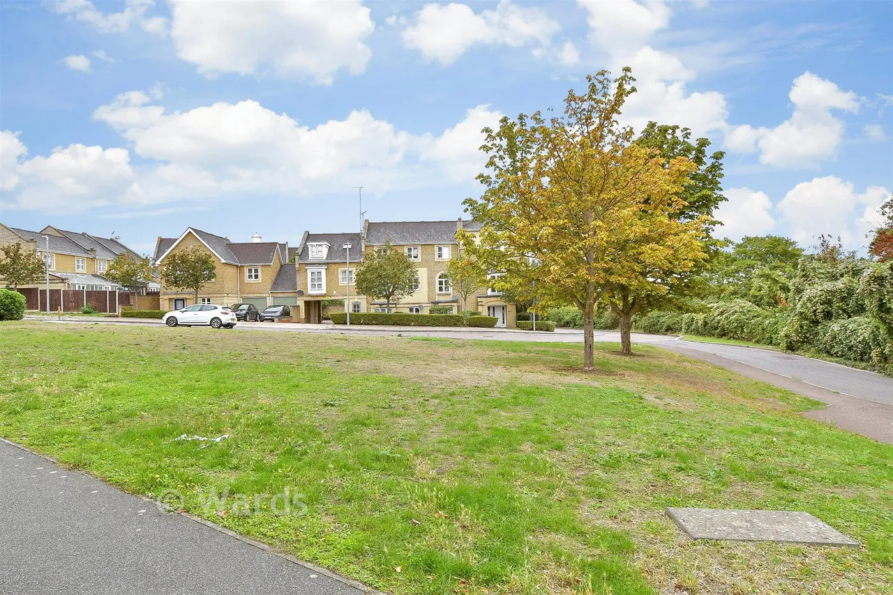 2 bed flat for sale, Moorhen Walk, Greenhithe, DA9