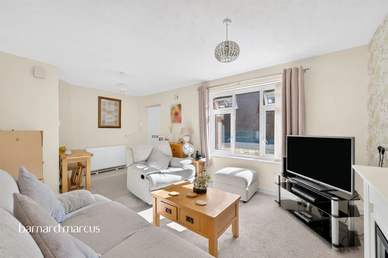 Henbit Close, Tadworth, KT20, photo 4