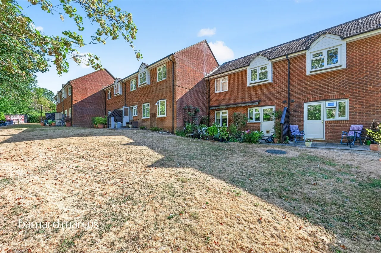 Henbit Close, Tadworth, KT20, photo 10