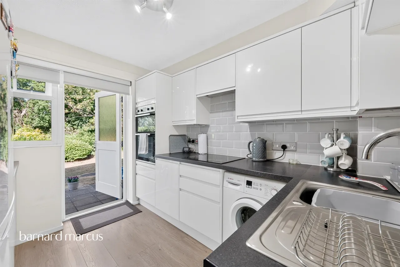 Henbit Close, Tadworth, KT20, photo 3