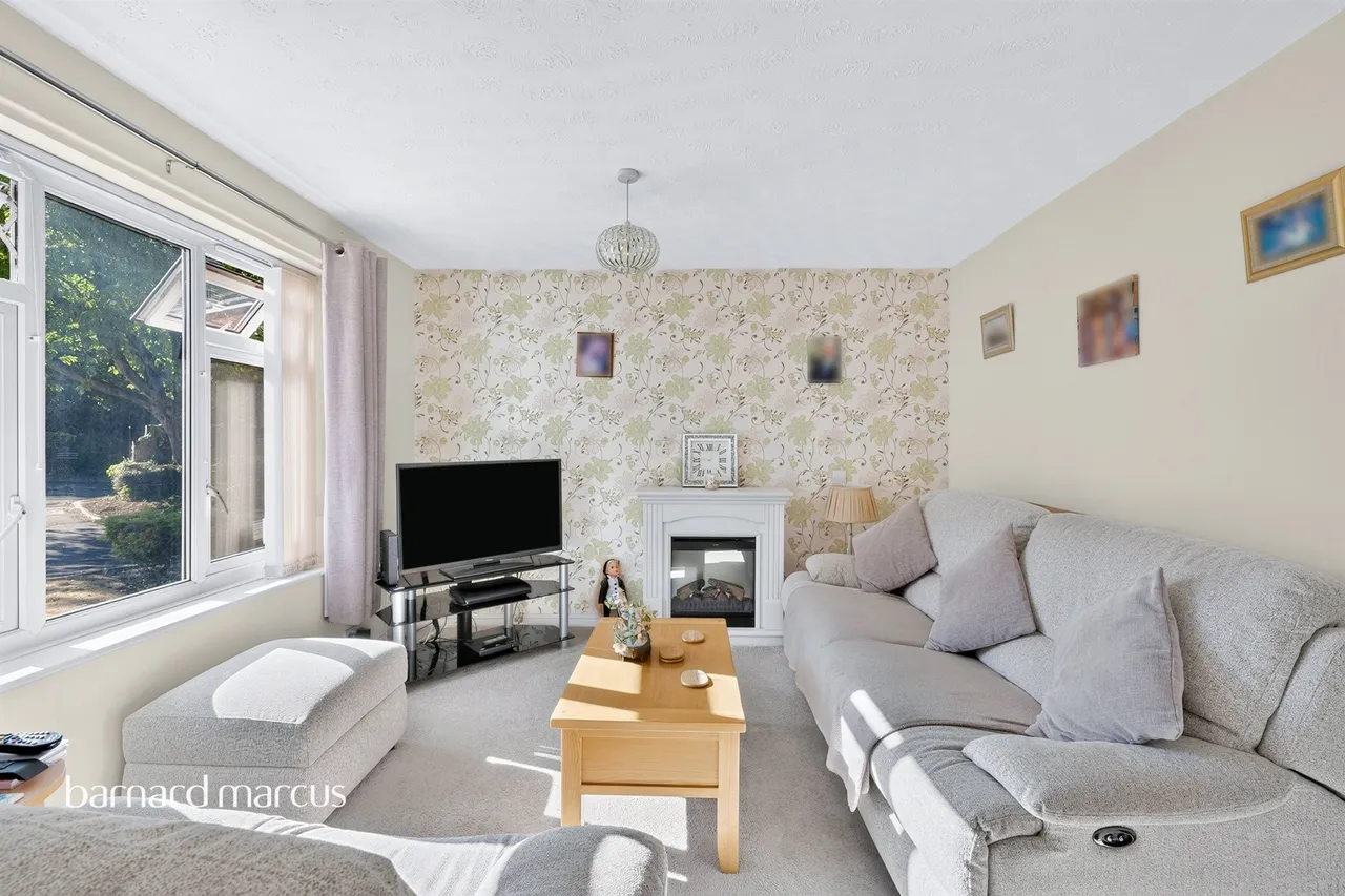 Henbit Close, Tadworth, KT20, photo 5