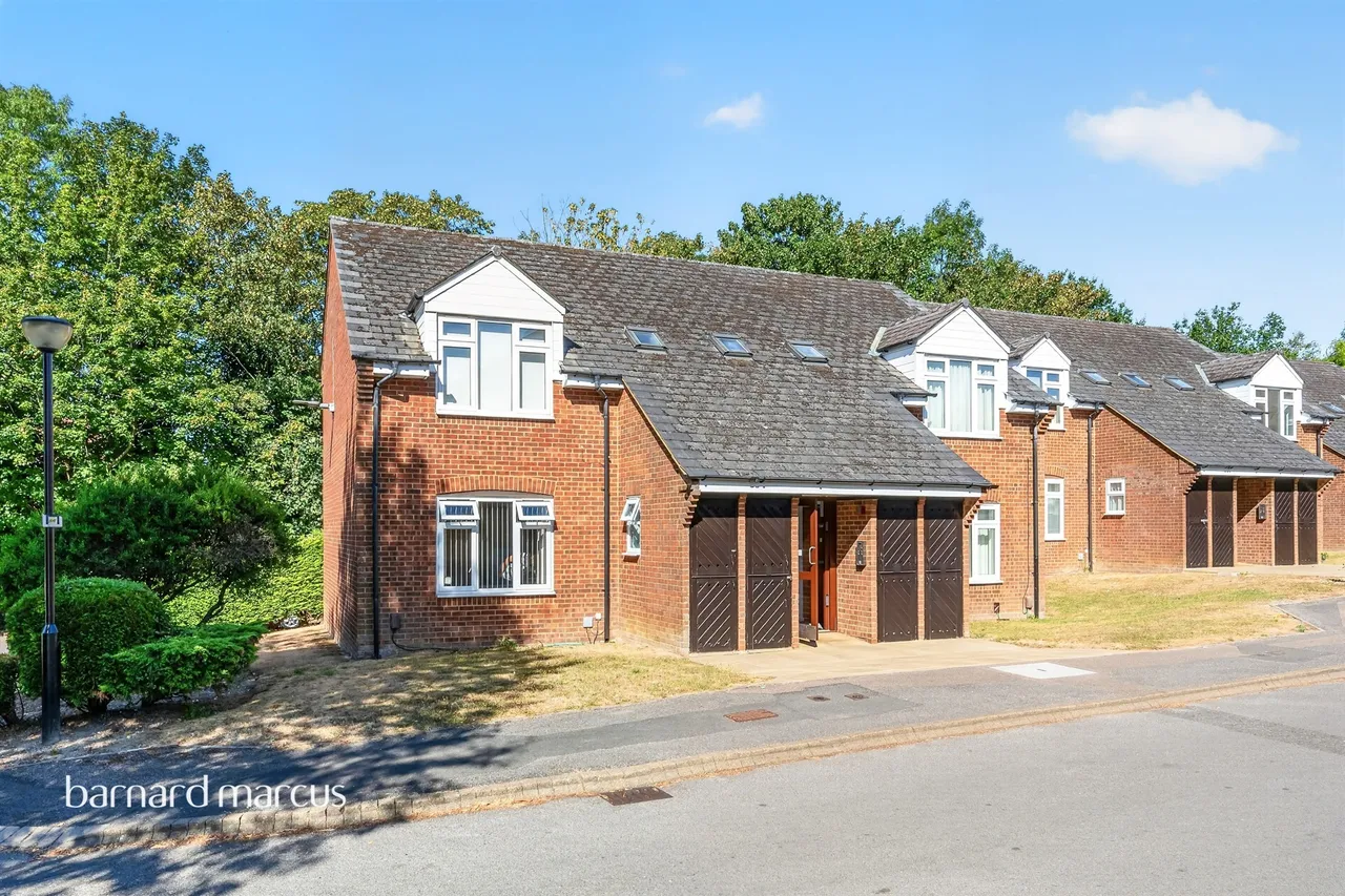 1 bed flat for sale, Henbit Close, Tadworth, KT20