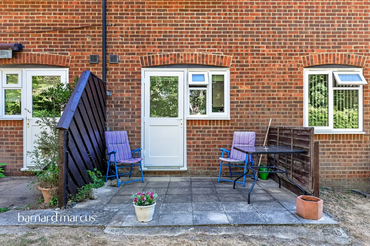 Henbit Close, Tadworth, KT20, photo 6