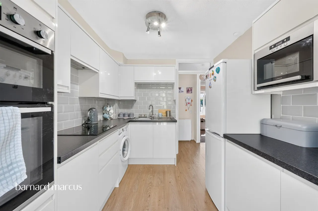 Henbit Close, Tadworth, KT20, photo 9