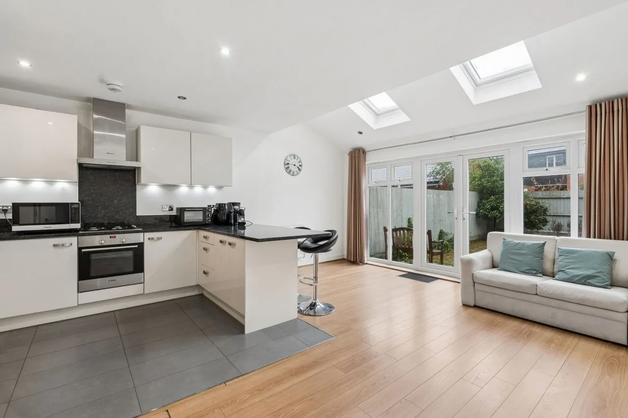 Chequers Avenue, High Wycombe, HP11, photo 3