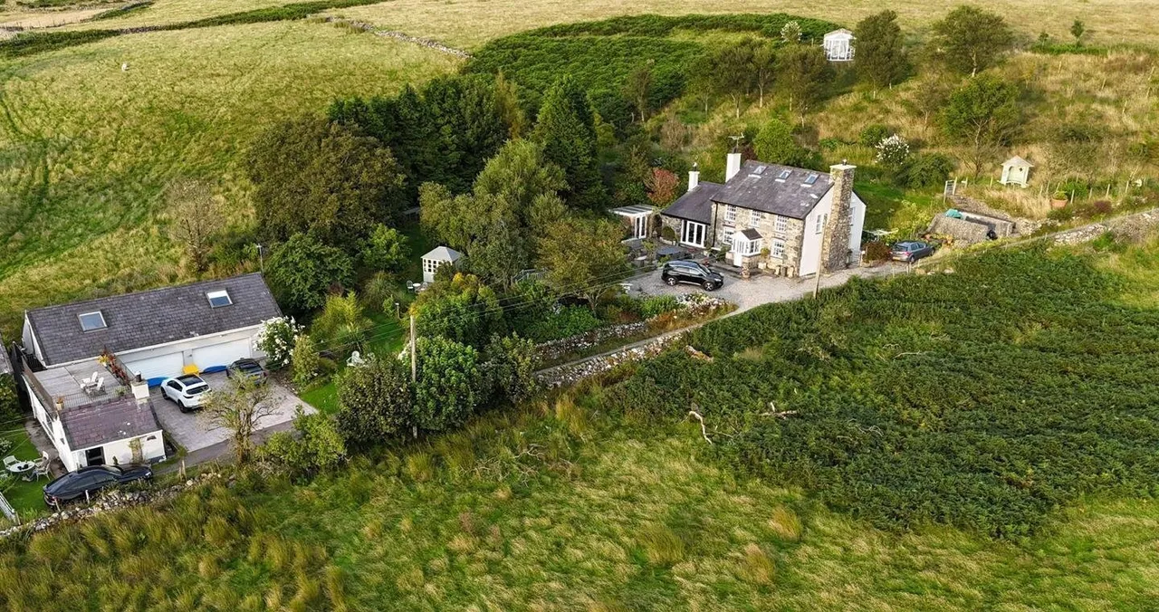 4 bed house for sale, Rhostryfan, Caernarfon, LL54