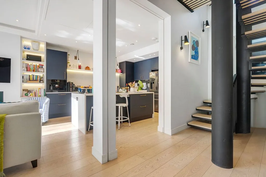 Wycombe Gardens, London, NW11, photo 17