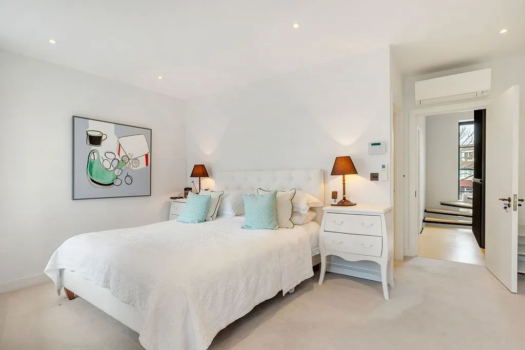 Wycombe Gardens, London, NW11, photo 37
