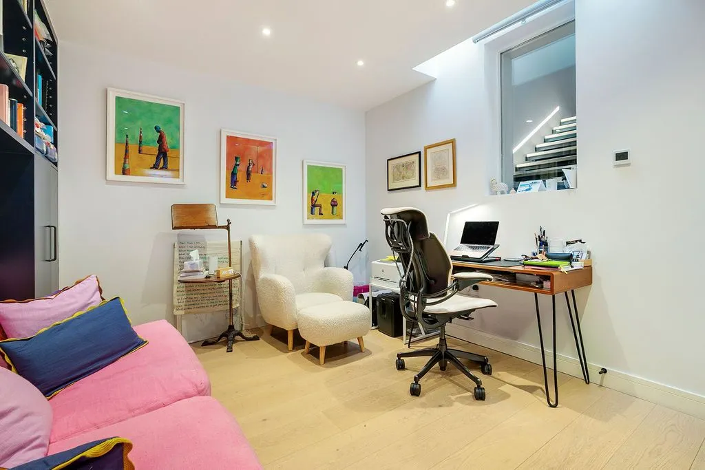 Wycombe Gardens, London, NW11, photo 24