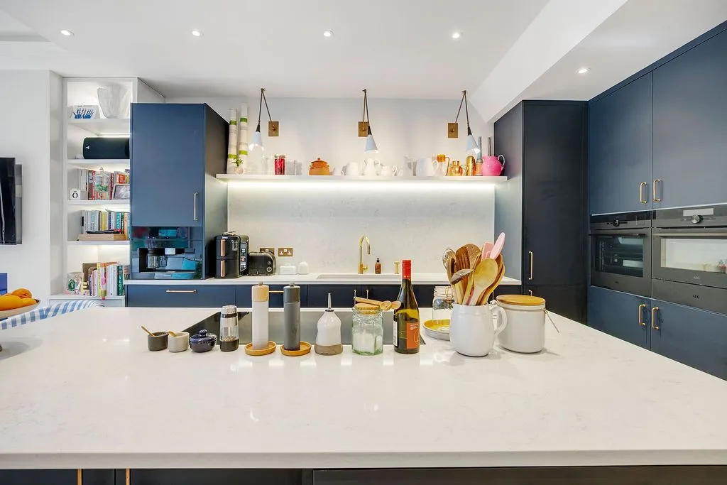 Wycombe Gardens, London, NW11, photo 18