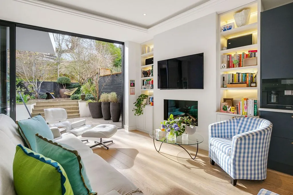 Wycombe Gardens, London, NW11, photo 20