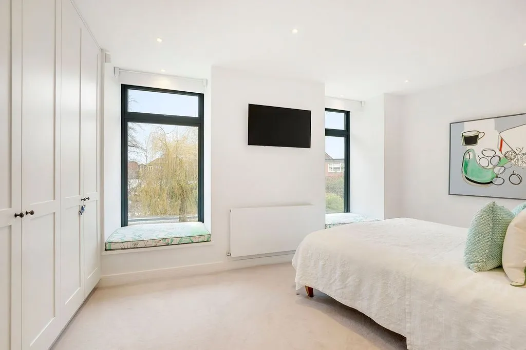 Wycombe Gardens, London, NW11, photo 38