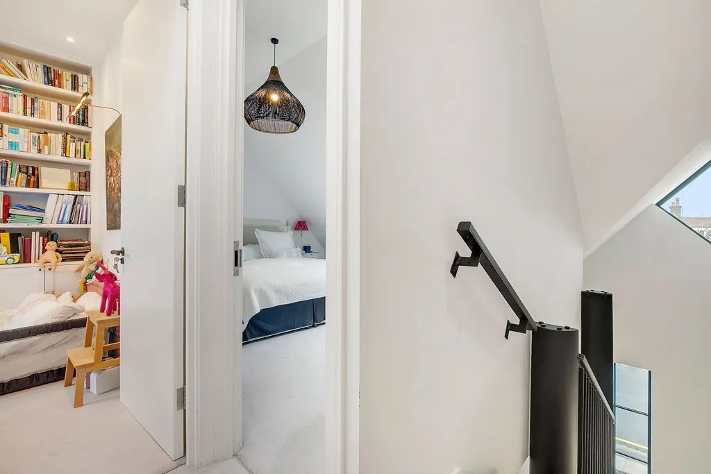 Wycombe Gardens, London, NW11, photo 48